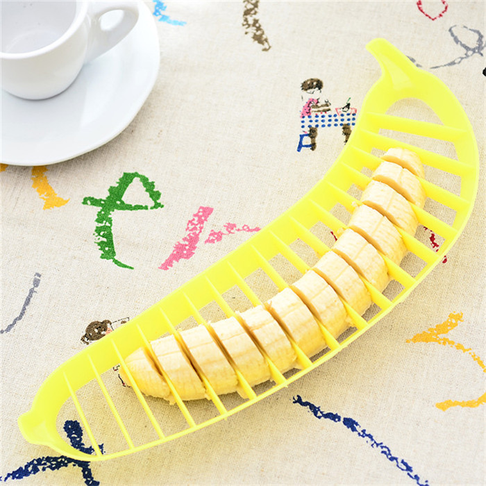 Outils de fruits Plastique Banane Slicer Hopper Cutter Fruit multifonctionnel Fruit de fabrication Cuire Cutter Fruit Knife Kitchen Gadget