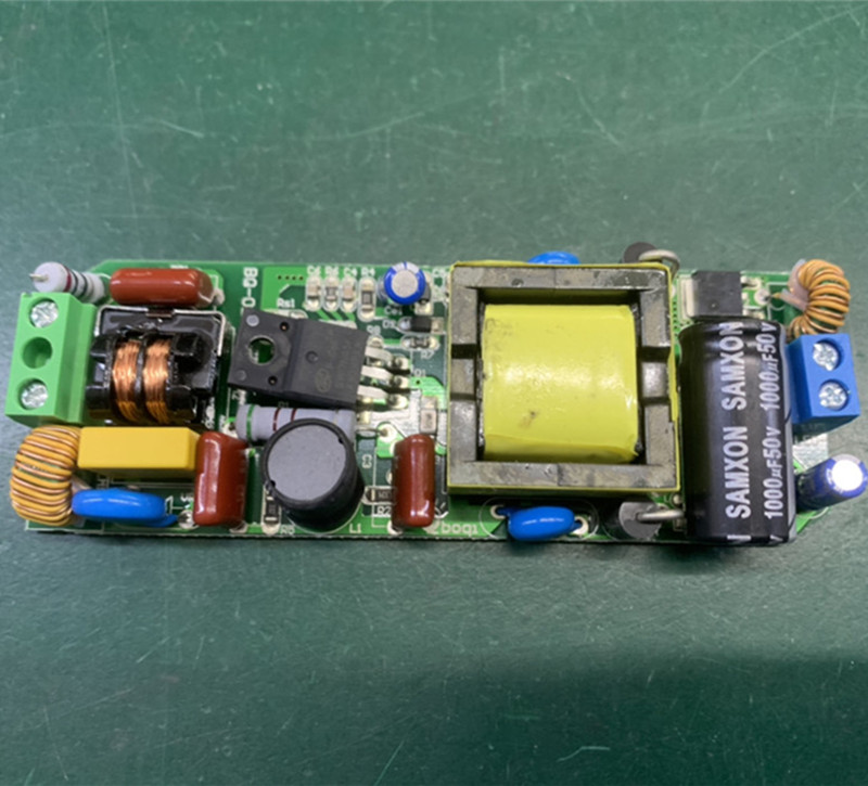 Transformateurs d'éclairage AC180V-265V à DC24V-42V Tension constante 25W Super Slim LED Driver LED Alimentations 600ma Transformateur d'éclairage pour éclairage LED