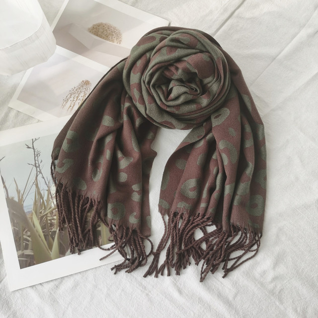 Hiver femmes écharpe léopard marque de luxe foulards dame gland Bandana femmes solide châle enveloppes Foulard Tippet Pashmina