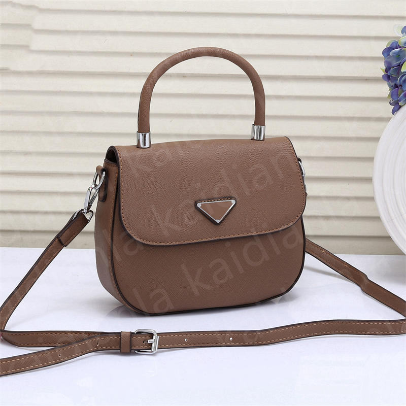 Högkvalitativ kvinnors lyxdesigner kosmetiska väskor plånbok otres fodral på plånbok mode läder berömd axelkoppling väskväska handväskor hobo crossbody handväska