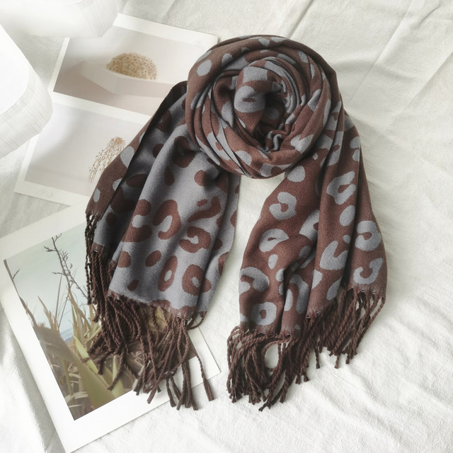 Hiver femmes écharpe léopard marque de luxe foulards dame gland Bandana femmes solide châle enveloppes Foulard Tippet Pashmina