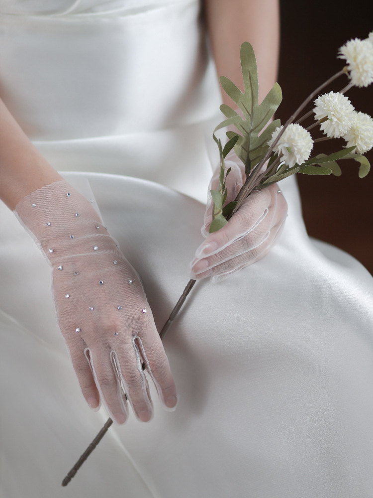 Gillter Rhinestones Soft Tulle Bridal Gloves for Wedding Feste Fulta Falt Lunghezza Short Women Glove Come comoda Ladies Ladies Prom Accessori cl2116