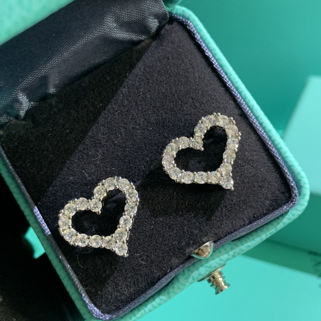 Luxury designer earring Luxury fashion earrings Trendy and versatile earrings Love heart shaped ladies diamond stud earrings Fine earrings accessories jewelry