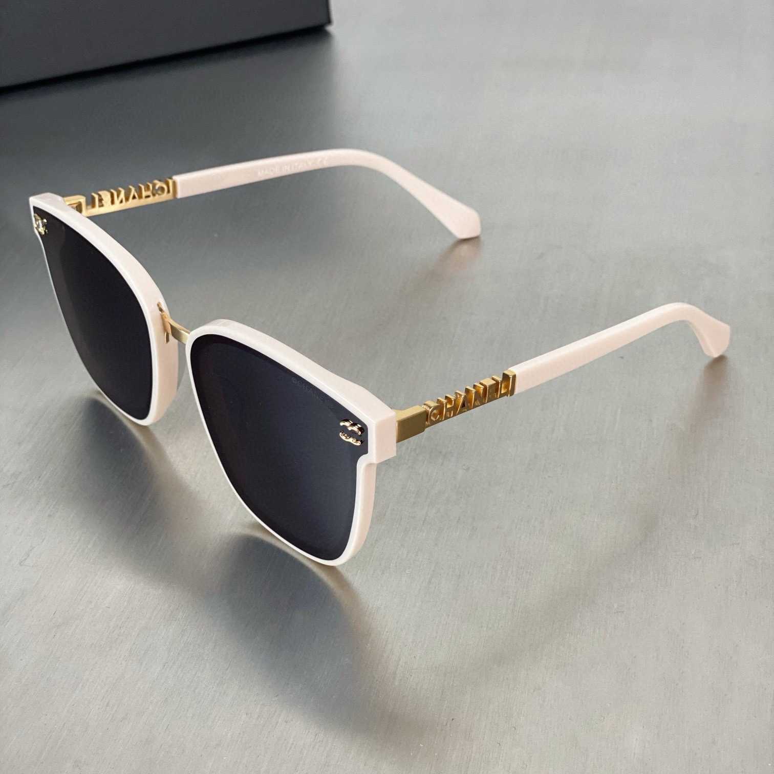 2024 fashion Men's Luxury Designer Women's Sunglasses The same with advanced sense letters black frame plate milk white female