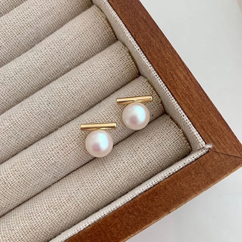 2023 Dangle & Chandelier French Metal Line Cute Simulated Pearl Stud Earring For Women Retro Delicate Statement Earring Boucle Fine Jewelry Gifts