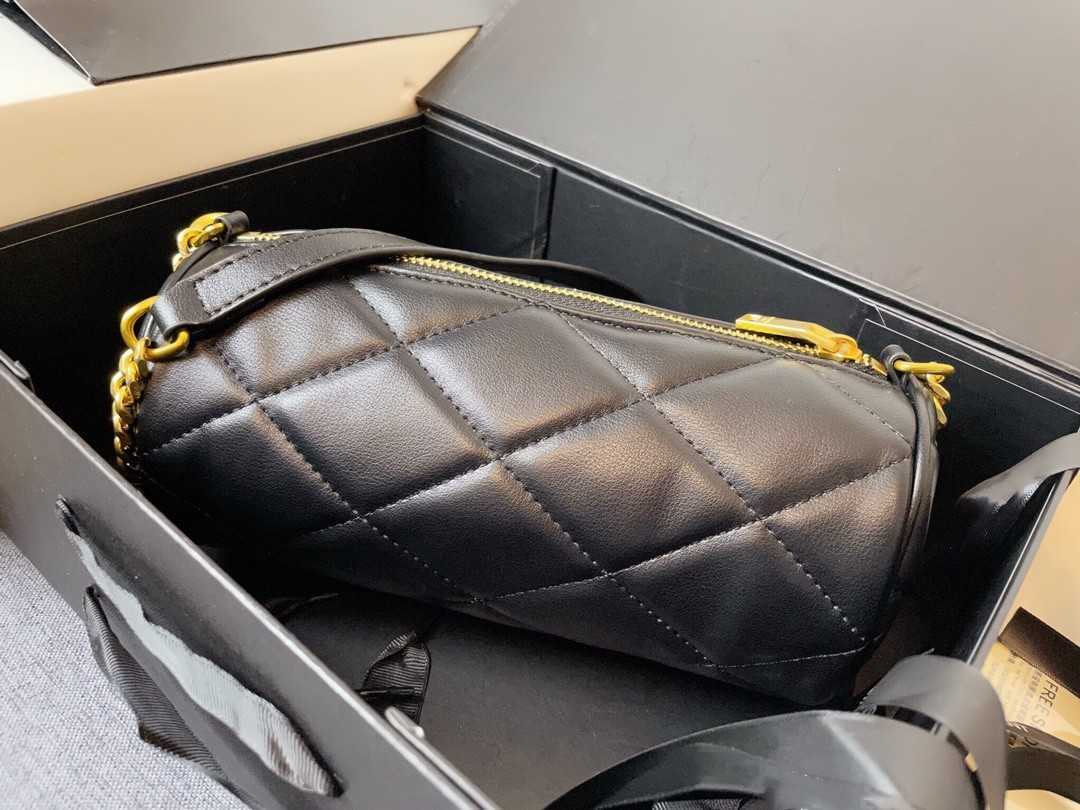Kvinnans varumärkesdesigner Drumväskor Handväska axel crossbody väska tote 2023 Ny modestruktur läder multifunktionell bärbar sadelpåse korgväska fabriksförsäljning