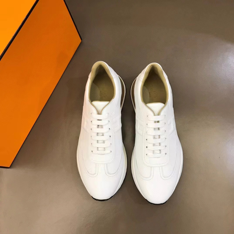 Sapatos de designer de moda Tripulação masculina TPU Bottoms Running Sneakers Italy Catwalk Elastic Band top Top White Preto Leves Lear