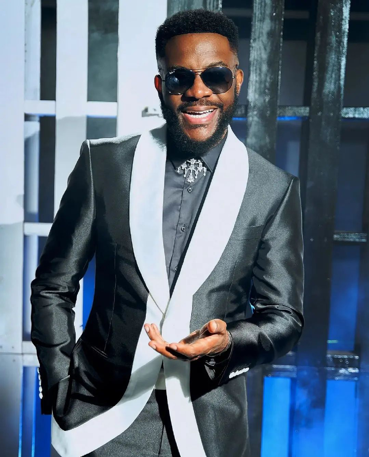 Tuxedos de casamento de homens negros Shawl branco lapela slim roupas de negócios