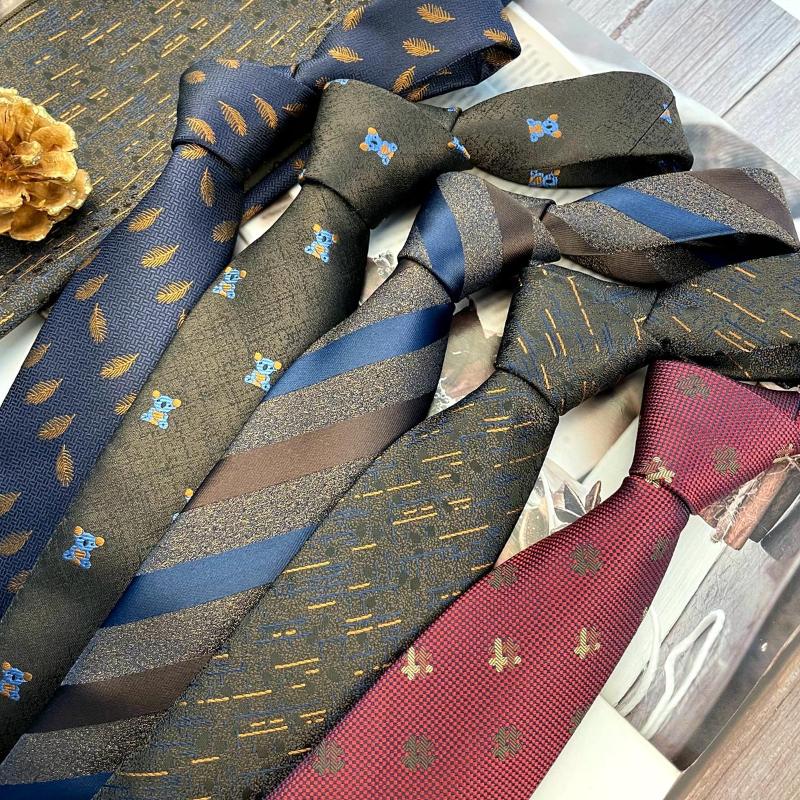 Fliegen 2023 Design 8 CM Polyester Braun Krawatten Für Männer Paisley Blatt Bär Gewebtes Muster Hals Bankett Anzug Smoking Männliche Krawatte