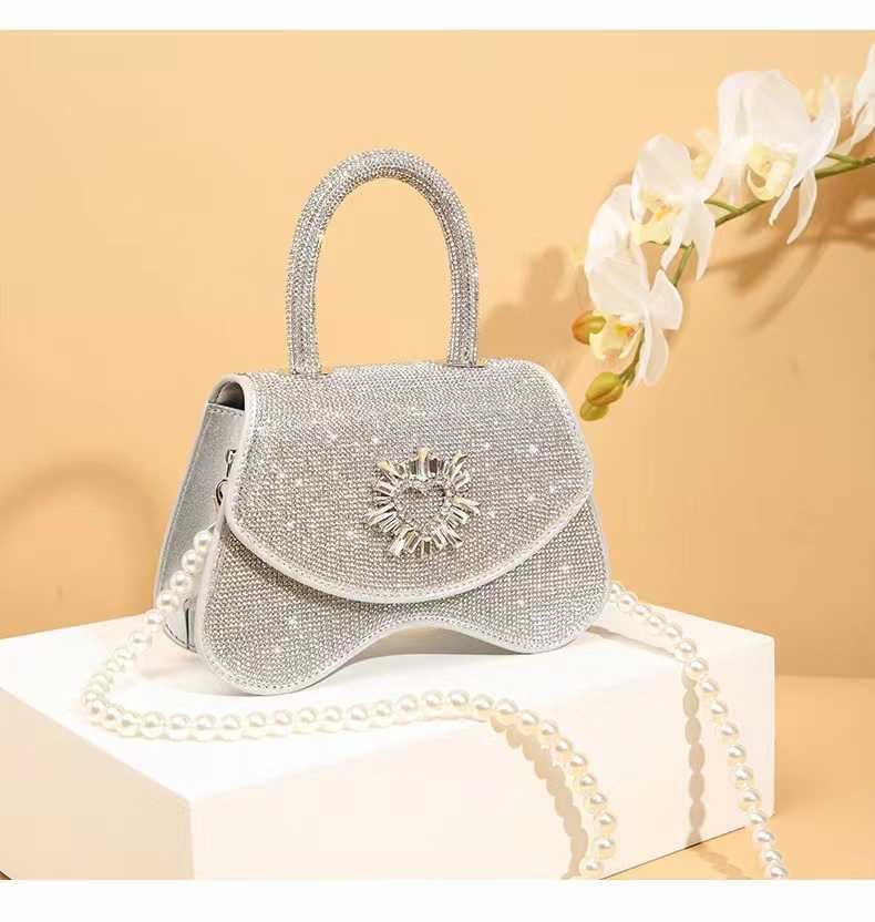 Umhängetaschen Strass Handtaschen für Frauen Clutch bag 2023 Neue Diamanten Geldbörse Weiblichen Crossbody Glänzende Kette Kristall Tote 230426