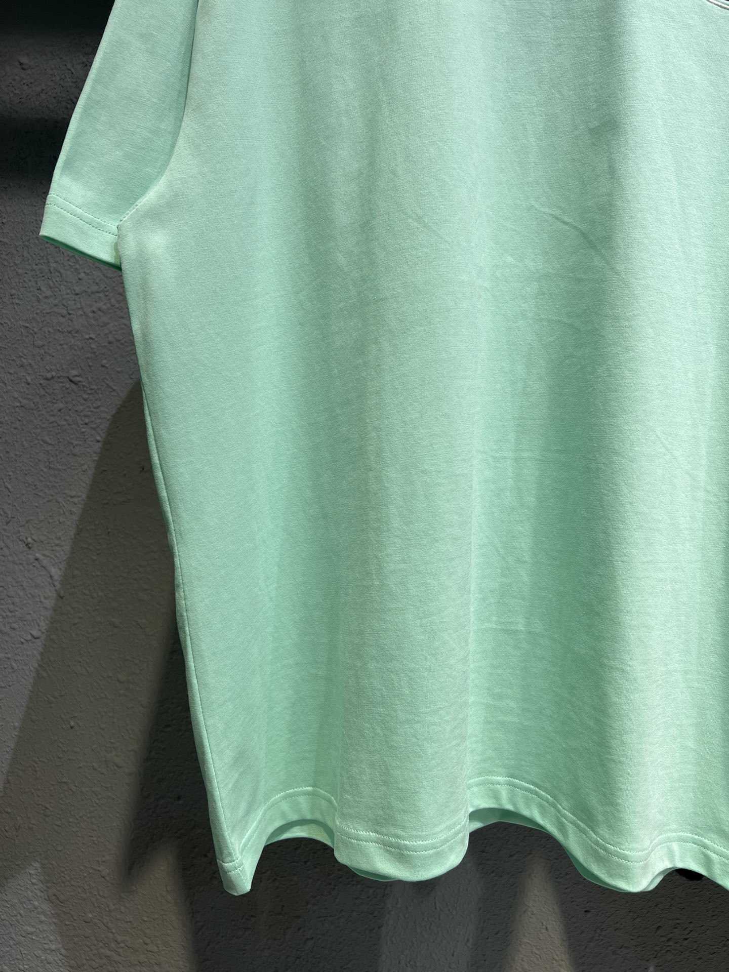 Lyxdesigner kvinnor t shirt hög upplaga 2023 sommarhus hagelang koks broderad mint grön ärm t-shirt