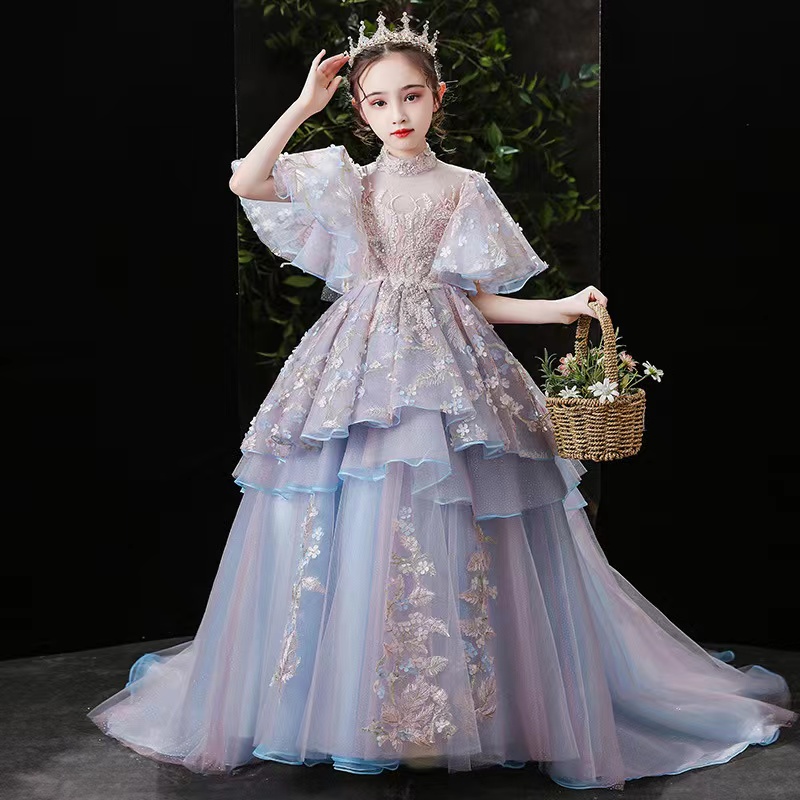 2023 Wedding Flower Girl Sukienka Śliczne pierwsze sukienki komunalne dla dziewczynki Backless z aplikacjami i suknią balową Bowtulle Koronkowe małe małe sukienkę