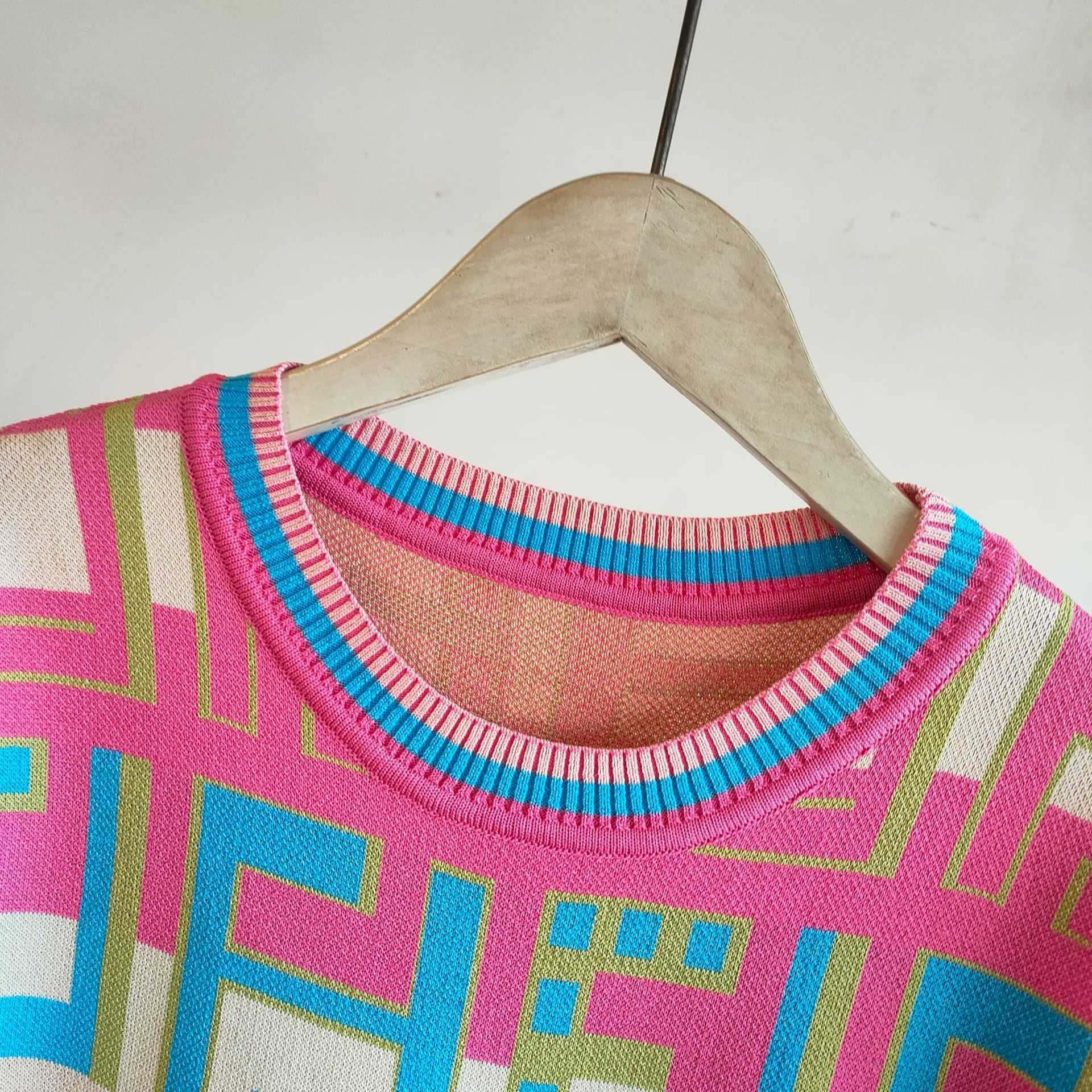 Luxus-Designer-Frauen-T-Shirt Frühes Frühjahr 2023 Fleißiges Farbjacquard-Rundhalsausschnitt-Ärmel-gebogenes Perlen-Eis-Seiden-Stoff-Pullover-T-Shirt