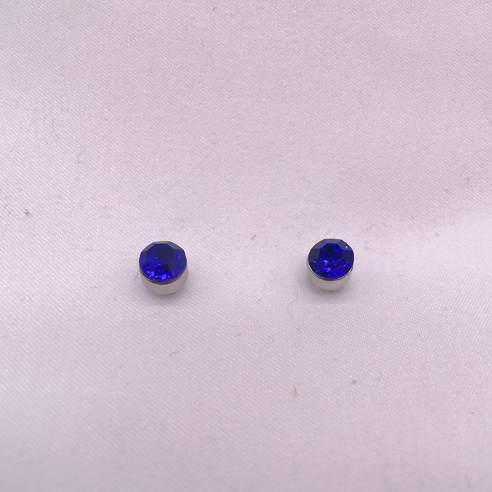 Gli orecchini di cristallo rotondi doppi di diamanti di cristallo non richiedono orecchini magnetici con fori le orecchie