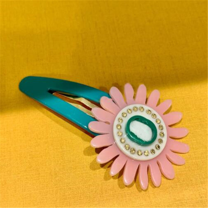 New Style Hair Clips Designer Hairpins For Womens Retro Barrettes Ladies Simple Personality Letter European And American sunflower Hairclip