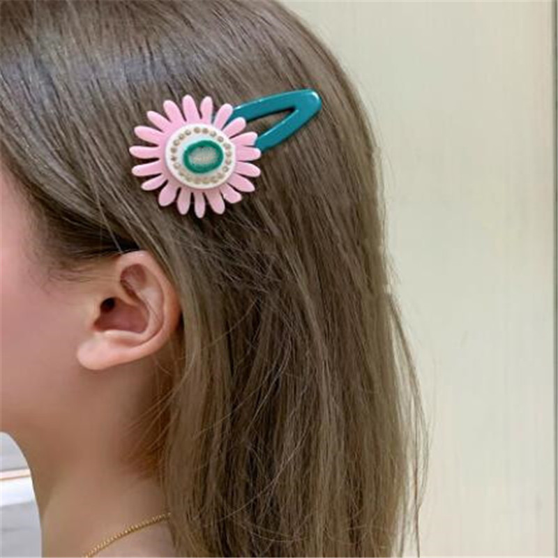 New Style Hair Clips Designer Hairpins For Womens Retro Barrettes Ladies Simple Personality Letter European And American sunflower Hairclip