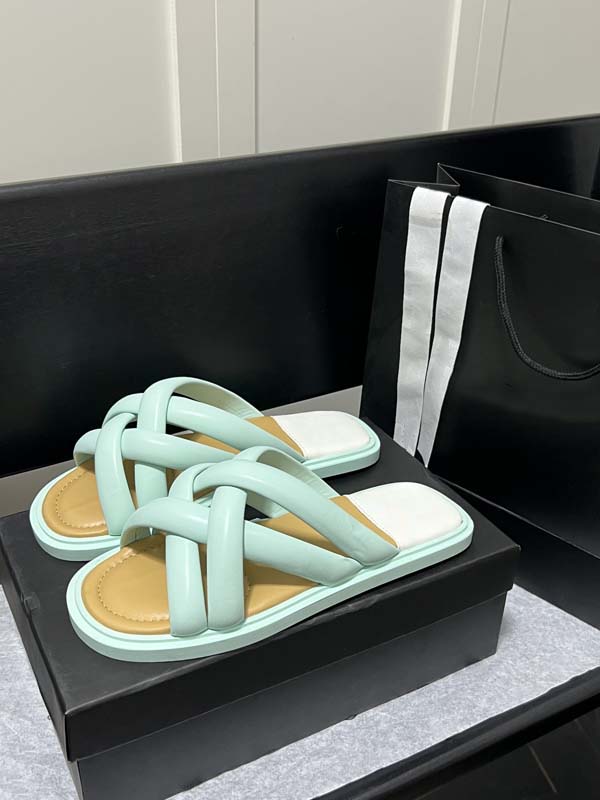 Top-Designer-Damen-Sandalen, klassische Luxus-Brot-Hausschuhe, 2023, neue modische, wasserdichte und rutschfeste Strand-Hausschuhe mit Kreuzriemen