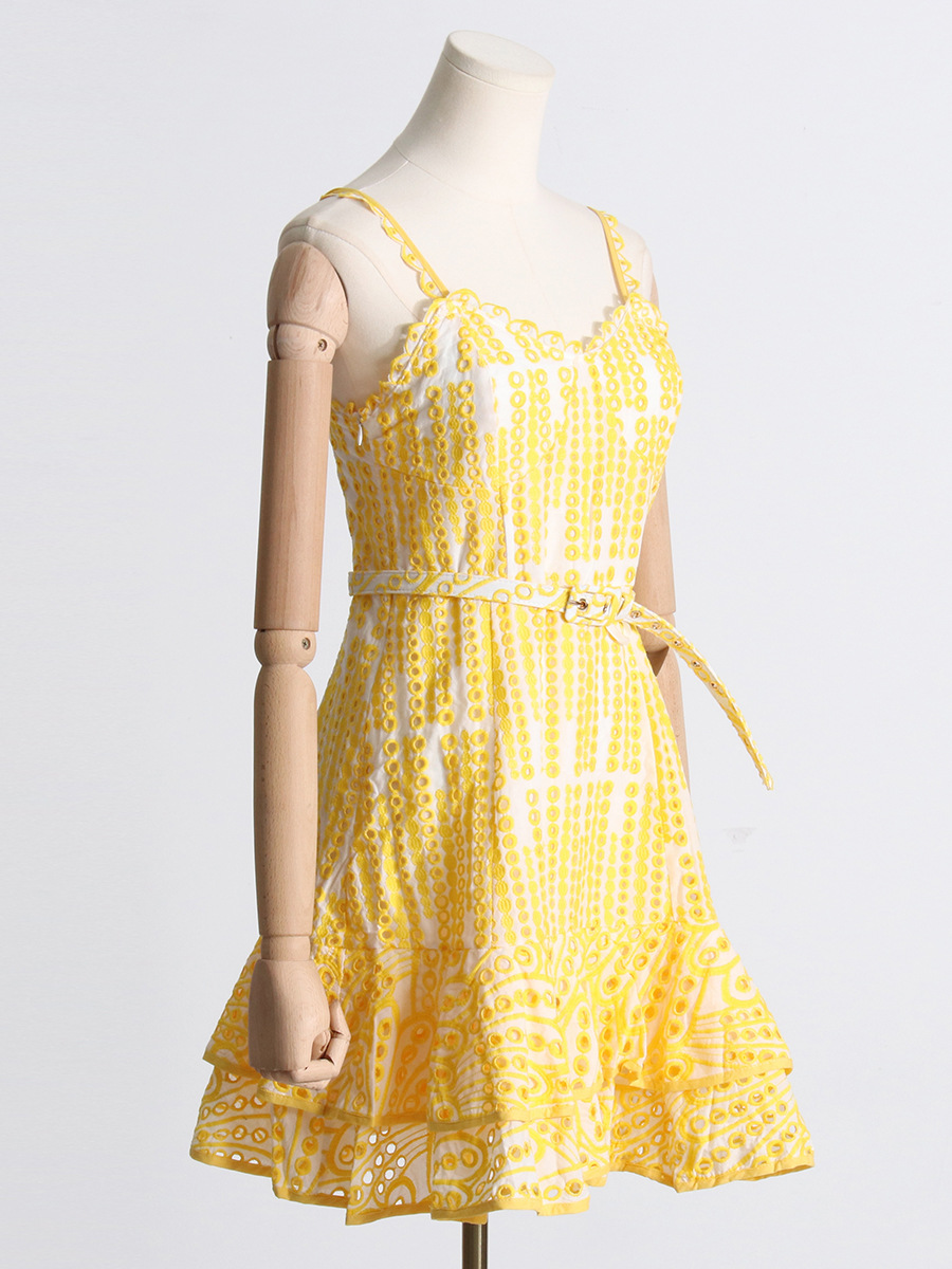 2023 드레스 여름 뉴 중공업 자수 섹시한 매달린 스트랩 스트랩 엣지 드레스 얇은 기질 짧은 스타일 드레스를 보여주기 위해 허리 랩