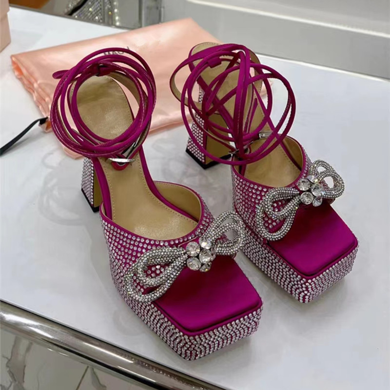 2023 New Thick Sole Donna Super High Heel Scarpa Papillon Crystal Cross Tied Tacco grosso Donna Sandalo Pink Open Toe Runway Sandals