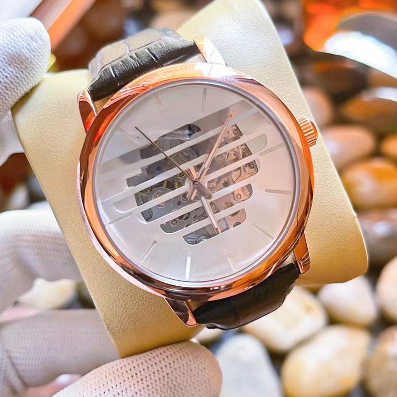 新しいメンズ腕時計、ファッショナブルな高級機械式時計、強化ミネラルガラスミラーダイナミック中空ダイヤル