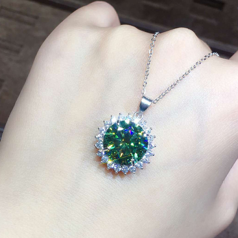 WAO8 Цепочки модные 4CT Green Moissanite Promise Promise 925 Серебряные серебряные свадебные подвески