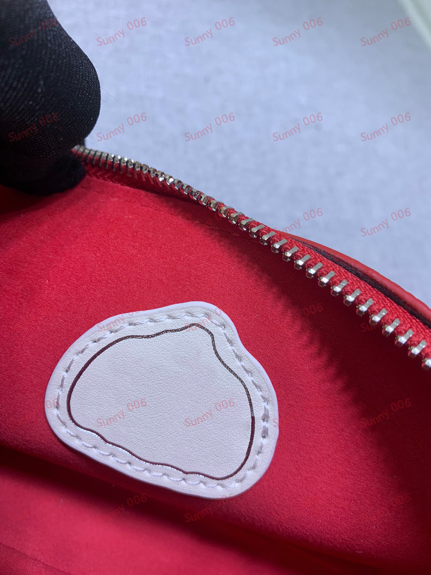 Bolsa de ombro preta vermelha em relevo bolsa de bolsa de cadeia destacável Designer Easy Pouch On Strap Luxury manchada de mensagens de design de design
