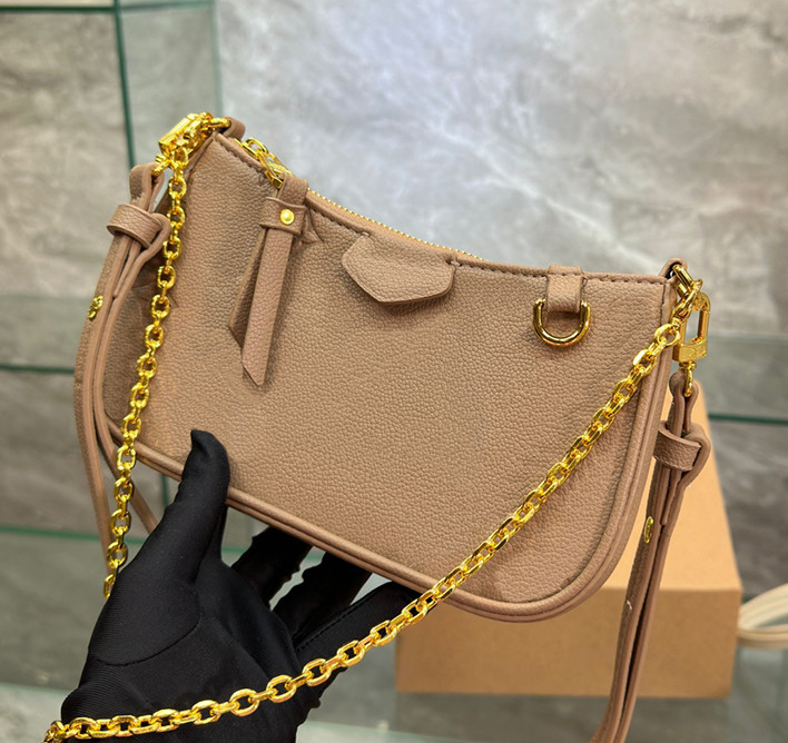 Borse di lussuosa borse da design a portata a tracolla portate portafoglio sacca catene da donna M81862