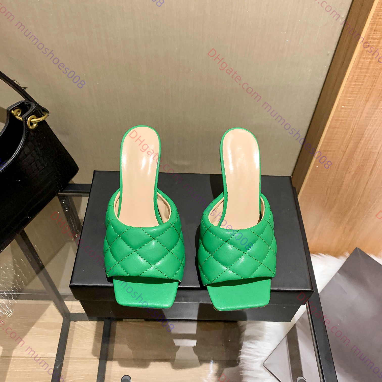 Summer Designer Windered Muller Sandals Mules Kaptaki wytłaczane kobiety sandałowe obcasy buty Mule Buty Czarne niebieskie owce skórzane szkiełka