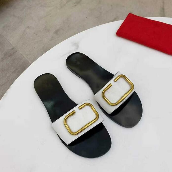 Дизайнерские сандалии для женщин Пляжные тапочки на плоской подошве Классика Металлическая V-образная пряжка Черная матовая натуральная кожа Летняя женская брендовая тапочка с мешком для пыли 35-42