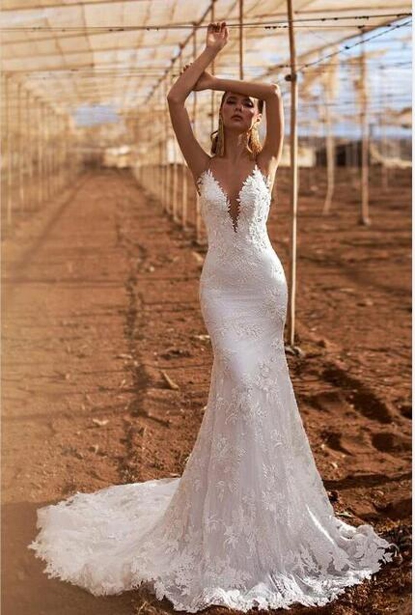 Sexy Lace Mermaid Wedding Dresses for Black Women Plus Size Applique Backless Spaghetti Straps Deep V Neck Sleeveless Bridal Gowns Custom Made