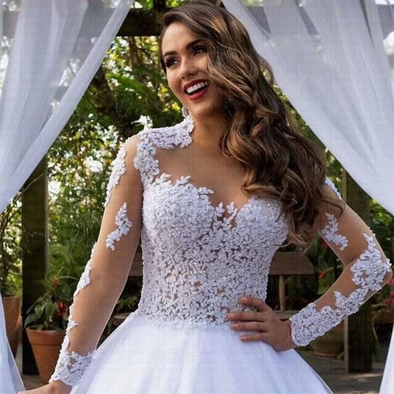 2023 Luxury A Line Wedding Dresses Vintage Long Sleeves Lace Sheer Crew Neck Lace Appliques Crystal Beaded Vestios De Novia Bridal Gowns Princess Beach wedding dress