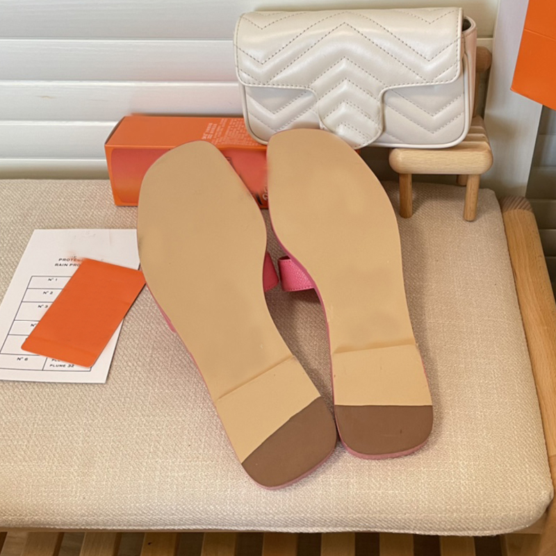 Chinelos chinelo designer mulheres sandália plana chinelos de couro designer moda praia senhoras chinelo carta arrastar tamanho 35-42 com caixa
