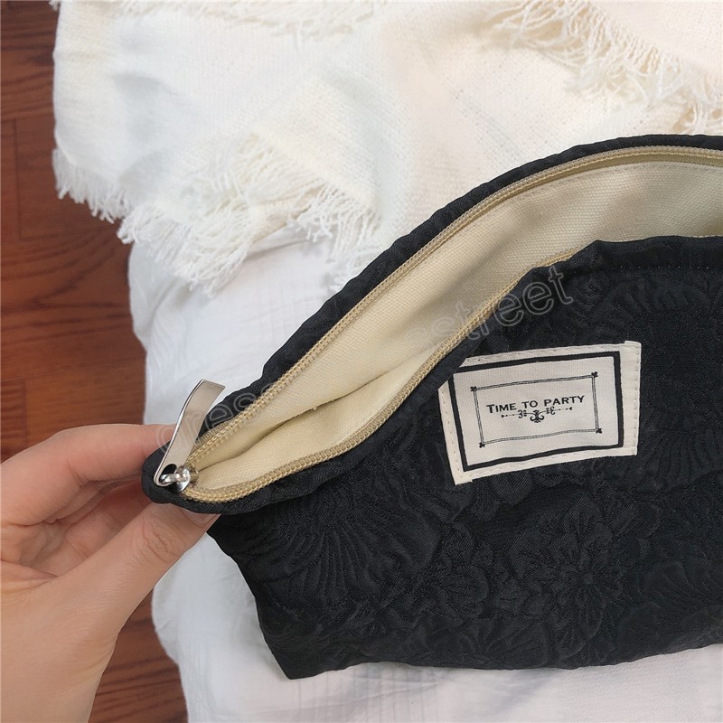 Borsa cosmetici con fiori jacquard vintage minimalista di grande capacità Borsa in tela da donna Borsa da viaggio portatile con pochette trucco