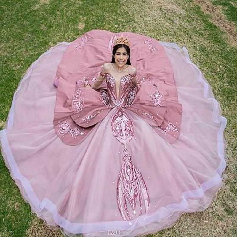 2023 Rose Gold Sequined Quinceanera Dresses Sparkly Ball Gown Spaghetti Straps Lace Sequins Appliques Plus Size Sweet 16 Zipper Back Formal Prom Gowns