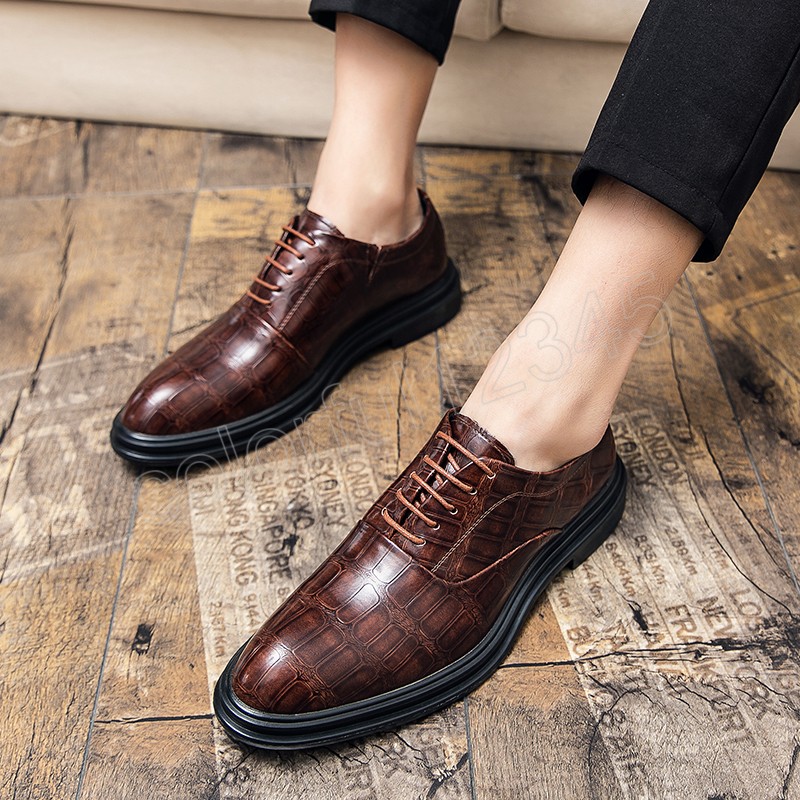 Men kleding schoenen veter oxfords handgemaakte brogue stijl paty lederen trouwschoenen mannen flats lederen oxford formele schoenen mannen