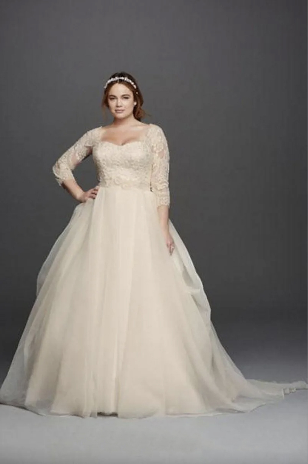 Plus Size 2023 Nuovi abiti da sposa Oleg Cassini maniche a 3/4 in pizzo con bottoni ricoperti di lunghezza Gloor Abiti da sposa moda principessa