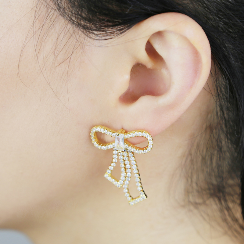 Délicat nœud papillon entièrement pavé étincelant Cz boucles d'oreilles pour les femmes géométrique cubique zircone brillant mode fille bijoux