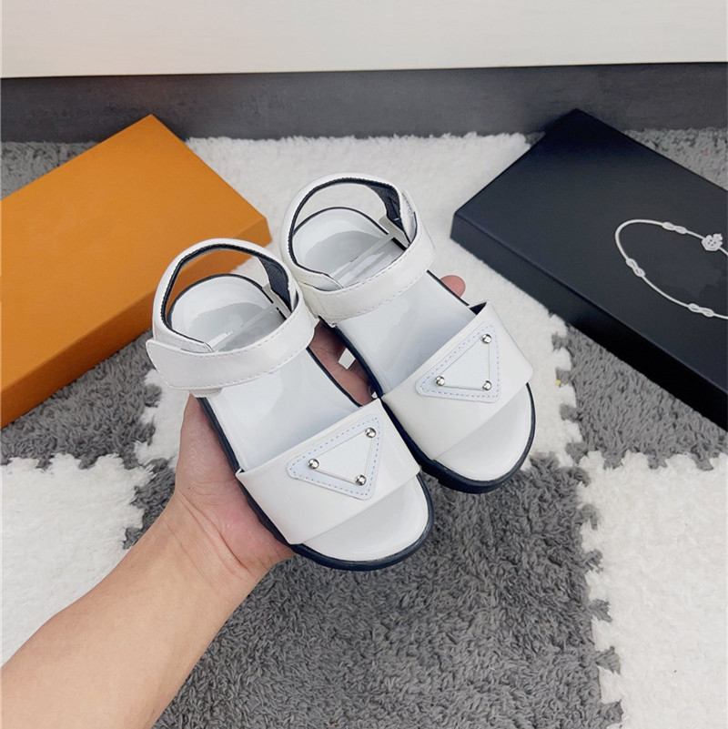 Barn desingner sandaler barnsbarnskor Summer Fashion Letter Printing Beach Slide High Quality Outdoor Non-Slip Casual Tisters Partihandel utan låda