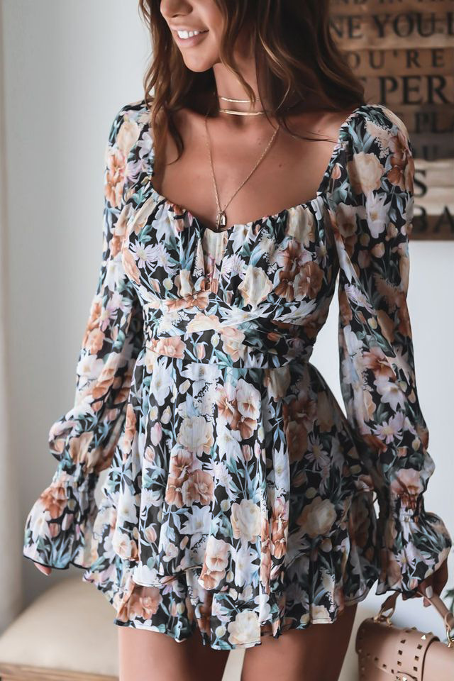 Jumpsuit nieuwe bloemen dames sexy backless mode vierkante kraag met lange mouwen Europese en Amerikaanse peplum shorts tij