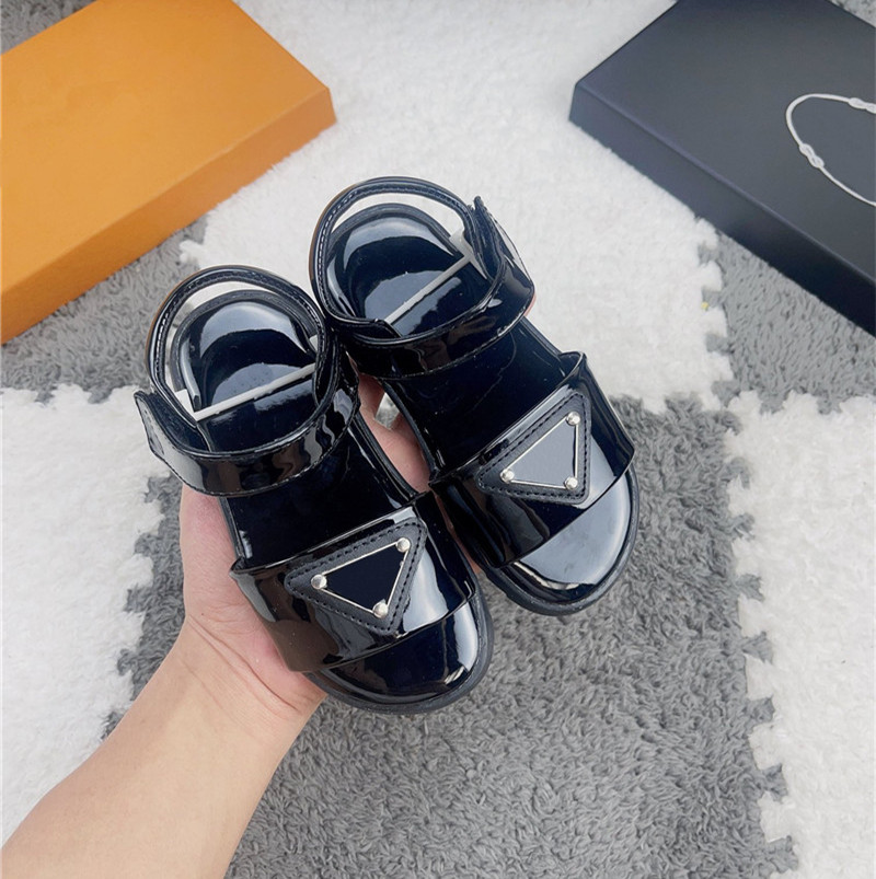 Kids Desingner Sandals Buty ChildRentoddler Summer Fashion List Druk Plaży Slajd Wysokiej jakości bezpoślizgowe kapcie bez pośpiechu Hurtowo bez pudełka