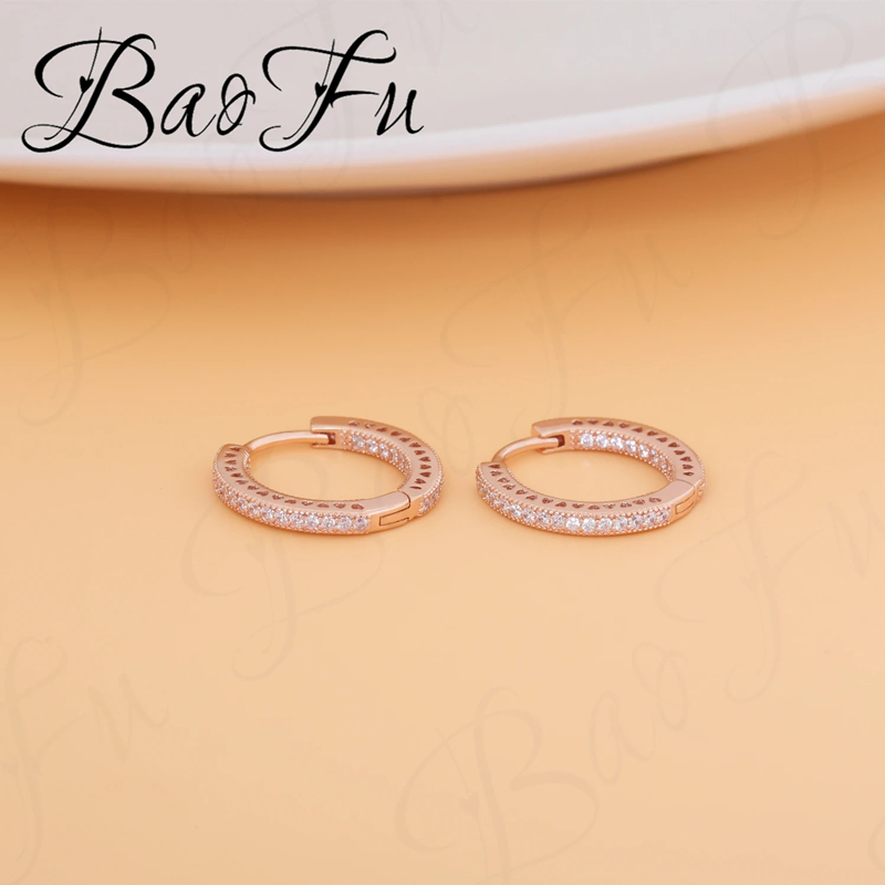 Baofu 925 Boucles d'Oreilles en Argent Pur Style Rond Dense D Brillant Amour Creux Romantique Noeud Papillon Signature Boucles d'Oreilles Convient aux Accessoires de Luxe Originaux pour Femmes