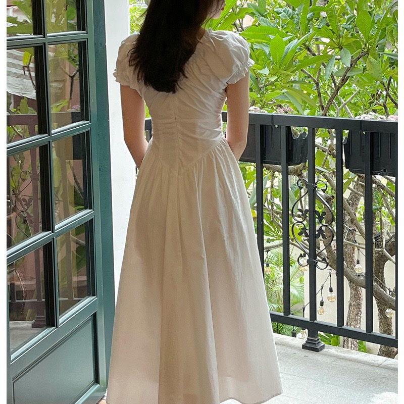 새로운 기질, 새로운 유명인, 선임 여신 스타일, 슬림 허리, 흰색 단색 여성 드레스