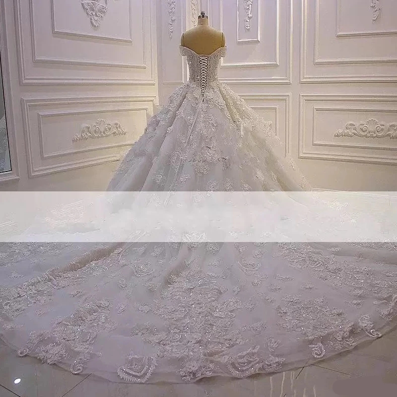 럭셔리 A 라인 웨딩 드레스 2023 구슬로 된 오프 어깨 레이스 아플리크 플러스 신부 파티 가운 Robe de 결혼