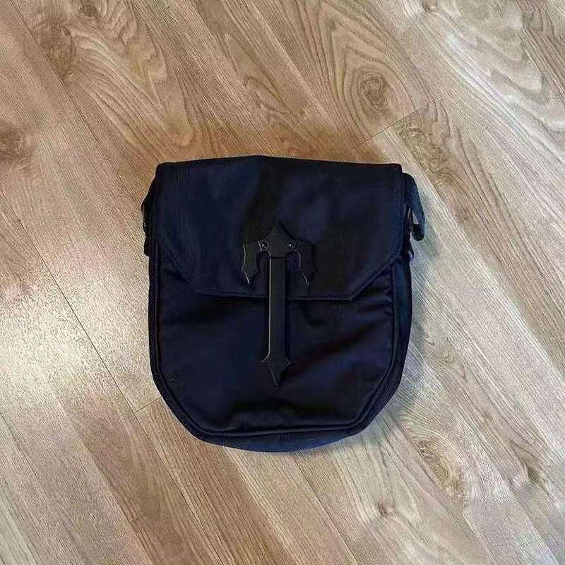 Trapstar designer män meddelandeväskor crossbody väska Lyxig Retro nylon svart axelväskor Casual outdoor Trendig axelväska svart handväska Enkla arbetskläder canvasväskor