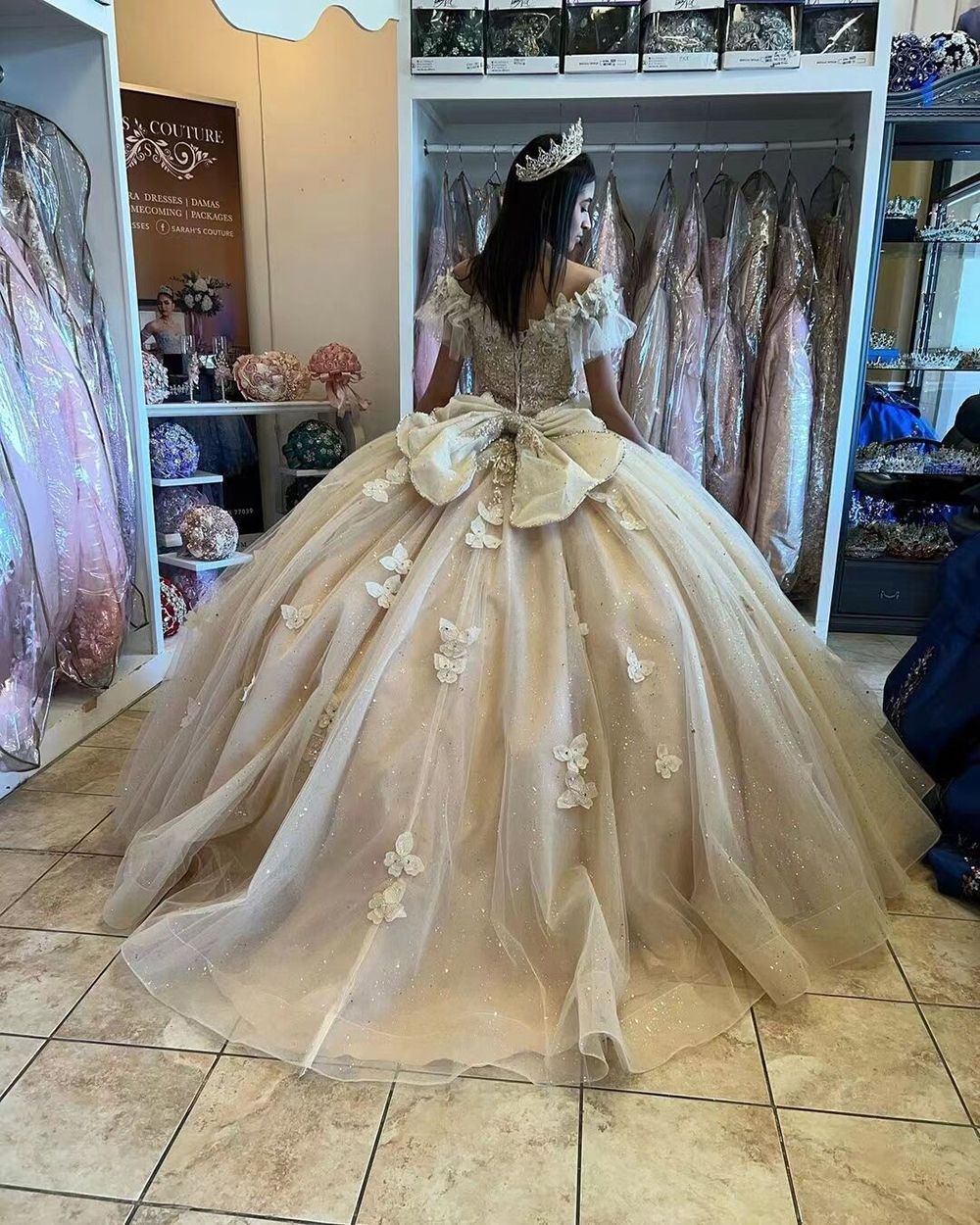 2023 Champagne quinceanera klänningar bollklänning från axel spets 3d blommor blommor fjärilspärlor plus plus size sweet 16 formell fest prom afton klänningar