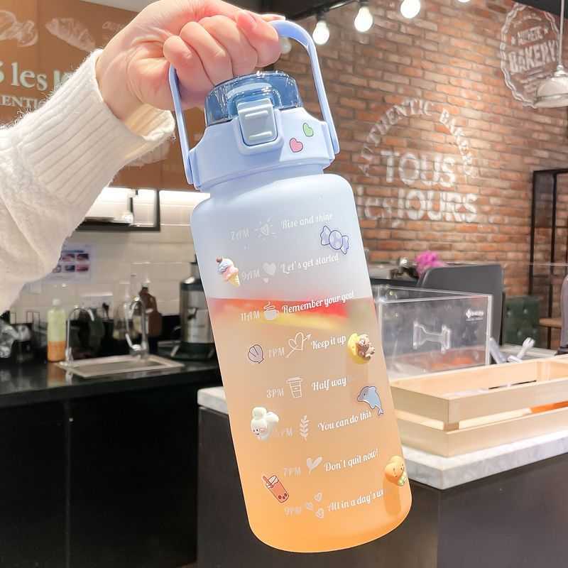 Nuova bottiglia d'acqua da 2 litri Bottiglia bere motivazionale Bottiglia d'acqua lo sport con indicatori di tempo Adesivi Bicchieri di plastica Botellas De Agua