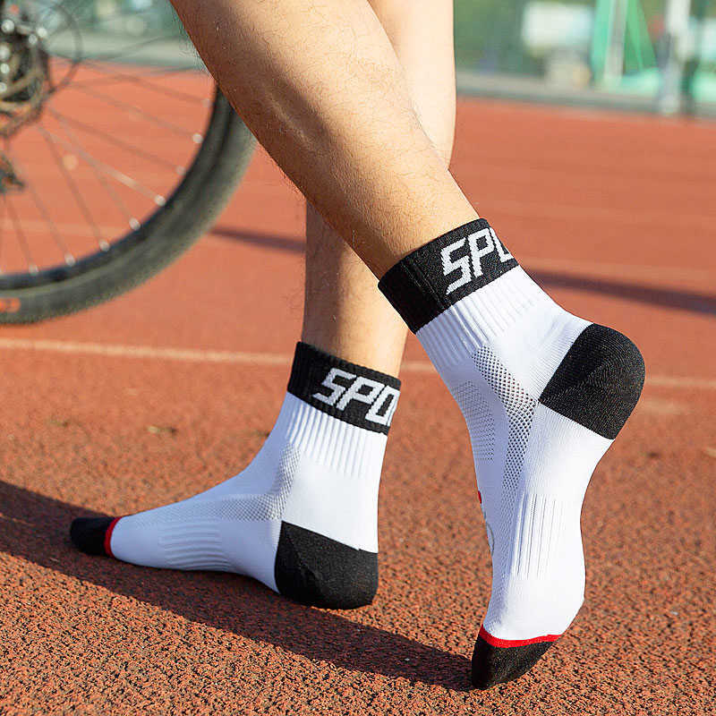 スポーツソックス2020新男性女性サイクリングソック通気性アウトドアバスケットボールソックスを保護する足を吸うフットボールスポーツソックスP230511