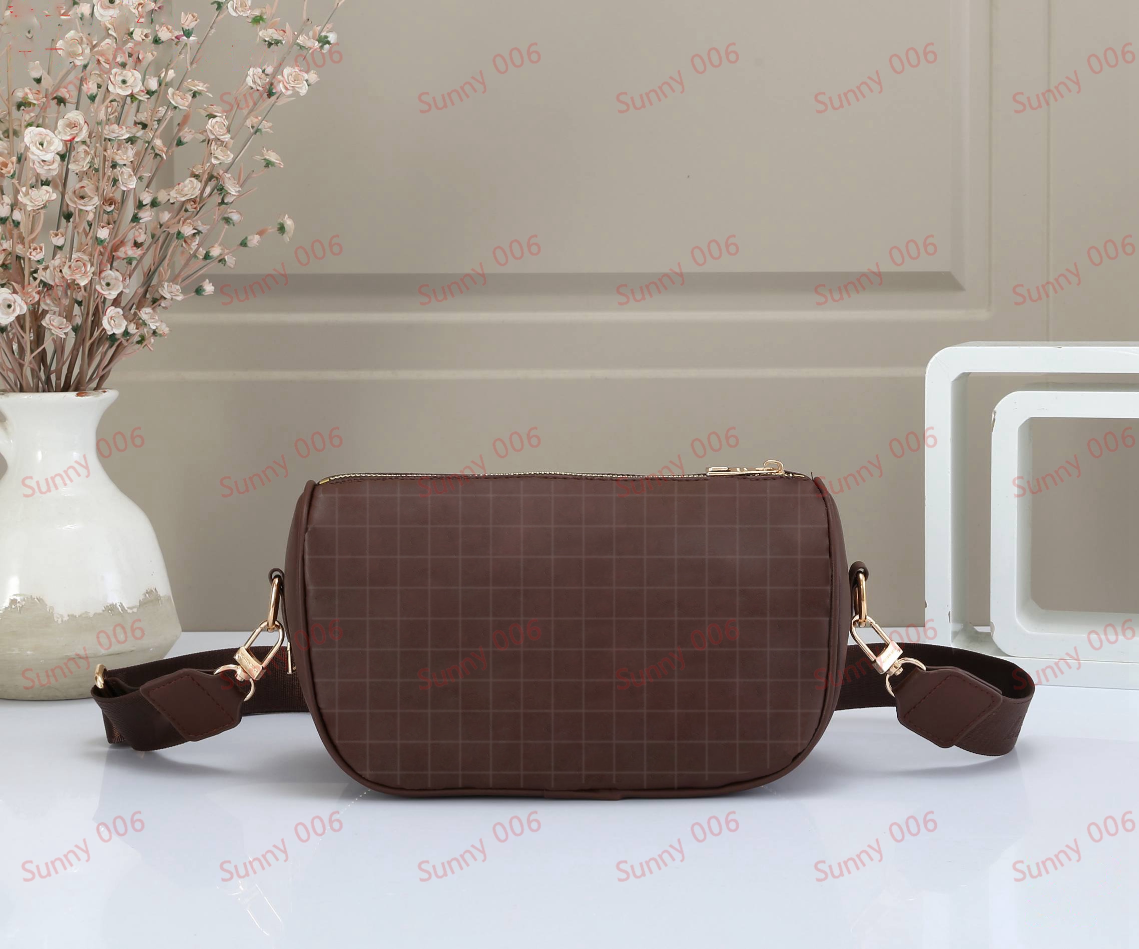 Black Brown White Embossed Grid Cross Body Bag Wallet With Bottom Zipper Pocket Toiletry Kits Luxury Designer Long Money Bags