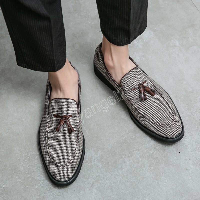 Tassel oxfords schoenen mannen loafers casual slip on heren jurk schoenen op een hekelnaal