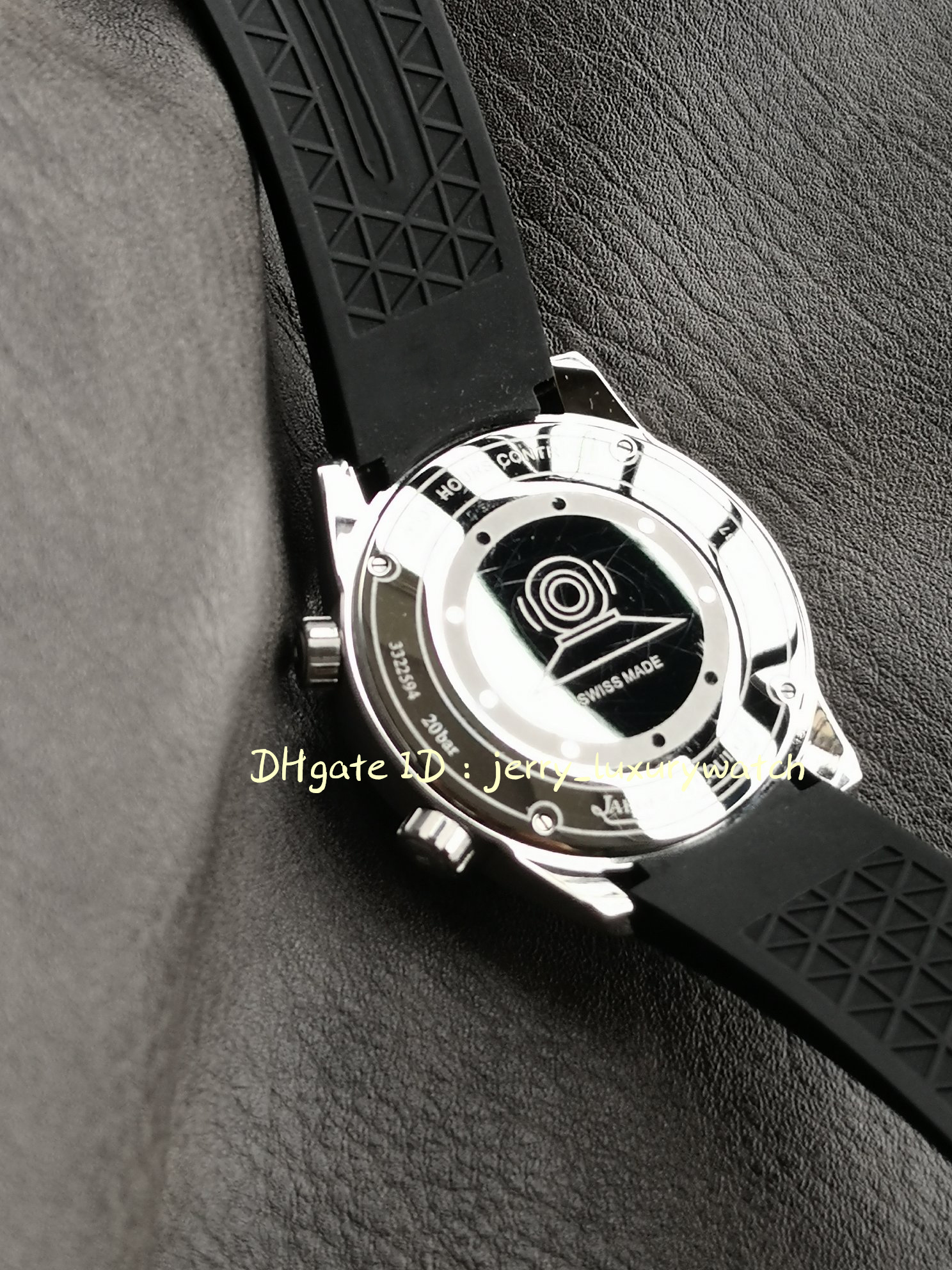 GP JL Watch Luxury Men's Discovery Magazine, 9068671 Boîtier en acier fin avec bracelet en caoutchouc naturel, cadran noir, mouvement mécanique automatique 899A/1, 42mm.